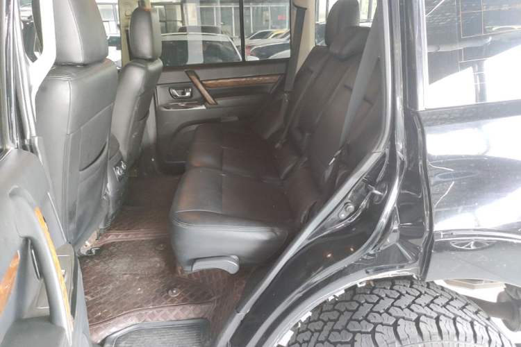 Used Mitsubishi Pajero 2019 3.0L Automatic Standard Edition Left Rear Seat