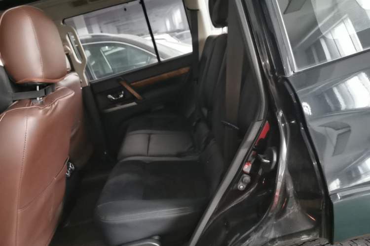 Used Mitsubishi Pajero 2019 3.0L Automatic Standard Edition Left Rear Seat