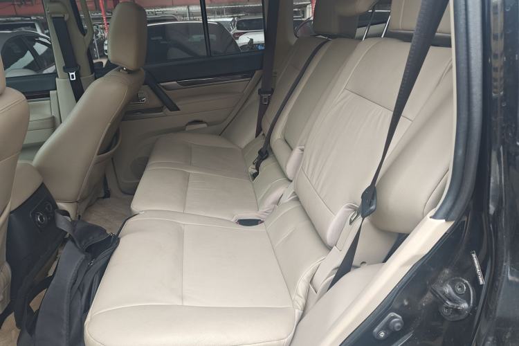 Used Mitsubishi Pajero 2019 V97 3.8L 5-Door GLS Middle East Edition Left Rear Seat