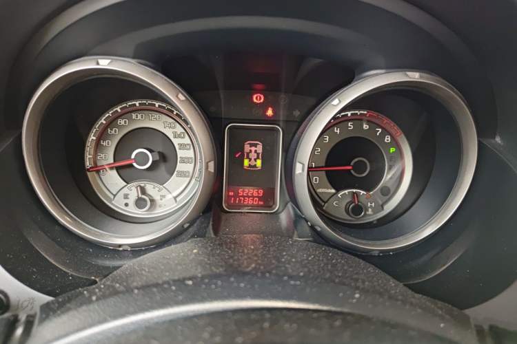 Used Mitsubishi Pajero 2019 3.0L Automatic Comfort Edition Odometer Close Up