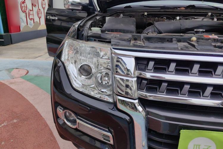 Used Mitsubishi Pajero 2019 3.0L Automatic Luxury Edition Right Front Headlight