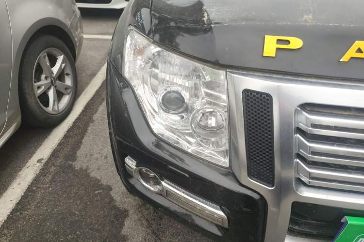 Used Mitsubishi Pajero 2019 3.0L Automatic Prestige Edition Right Front Headlight