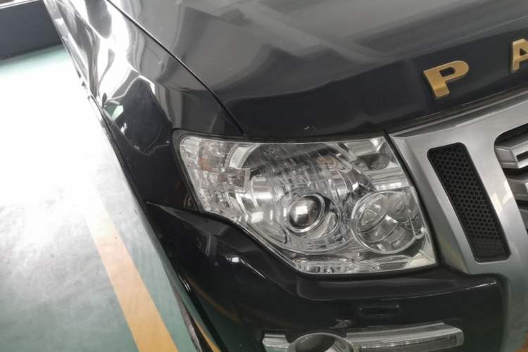 Used Mitsubishi Pajero 2019 3.0L Automatic Standard Edition Right Front Headlight