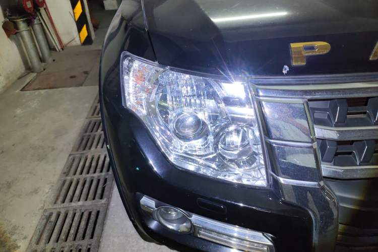 Used Mitsubishi Pajero 2019 3.0L Automatic Comfort Edition Right Front Headlight