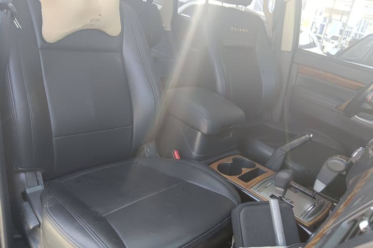 Used Mitsubishi Pajero 2019 3.0L Automatic Standard Edition Right Front Seat