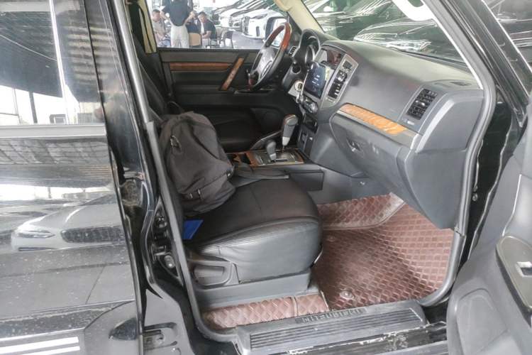 Used Mitsubishi Pajero 2019 3.0L Automatic Standard Edition Right Front Seat