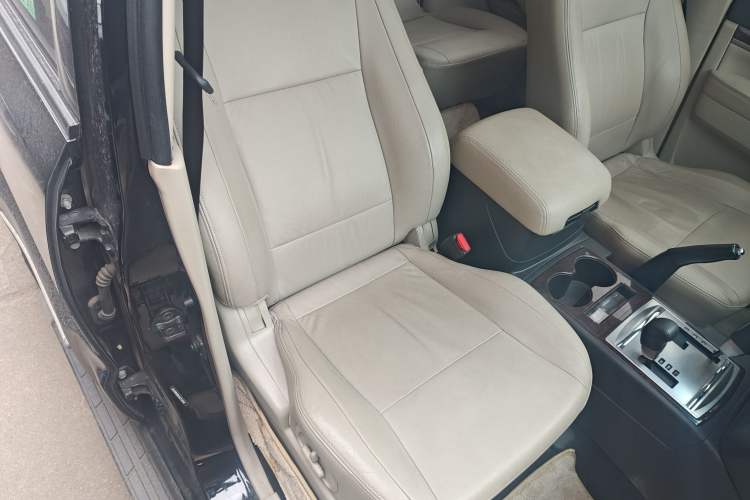 Used Mitsubishi Pajero 2019 V97 3.8L 5-Door GLS Middle East Edition Right Front Seat