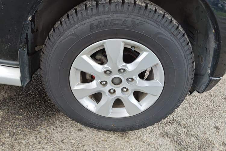 Used Mitsubishi Pajero 2019 3.0L Automatic Comfort Edition Right Front Wheel Hub