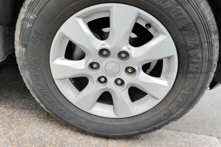 Used Mitsubishi Pajero 2019 3.0L Automatic Standard Edition Right Front Wheel Hub