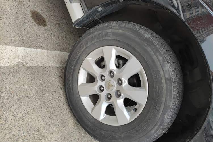 Used Mitsubishi Pajero 2019 3.0L Automatic Standard Edition Right Front Wheel Hub