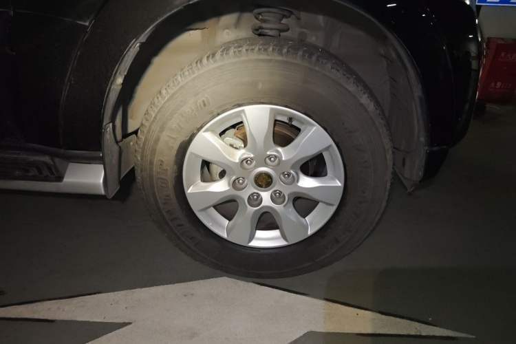 Used Mitsubishi Pajero 2019 3.0L Automatic Comfort Edition Right Front Wheel Hub