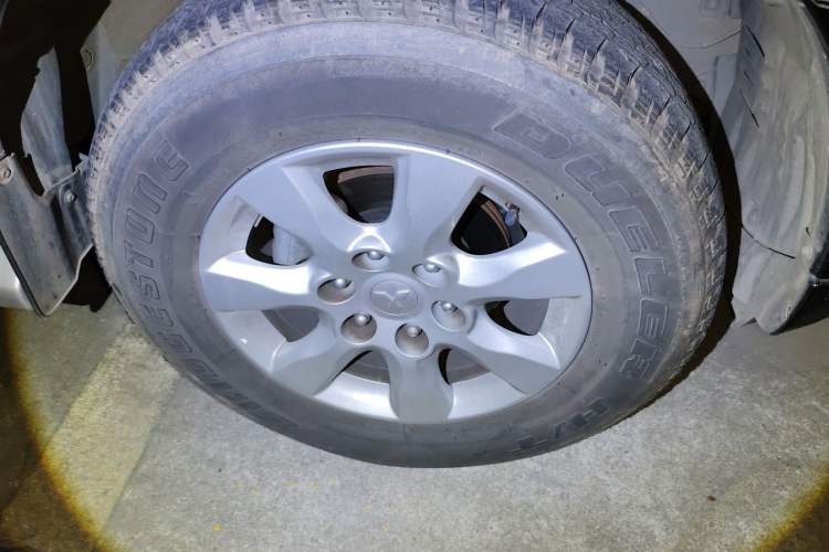 Used Mitsubishi Pajero 2019 3.0L Automatic Comfort Edition Right Front Wheel Hub