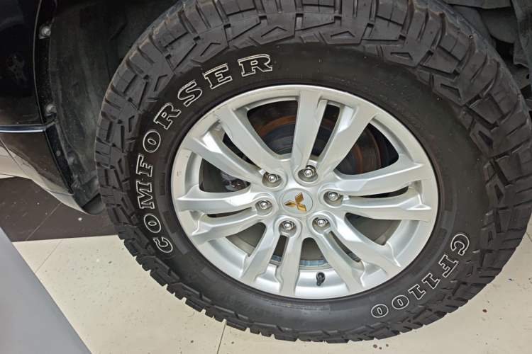 Used Mitsubishi Pajero 2019 V97 3.8L 5-Door GLS Middle East Edition Right Rear Wheel Hub