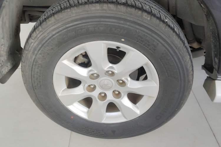 Used Mitsubishi Pajero 2019 3.0L Automatic Standard Edition Right Rear Wheel Hub