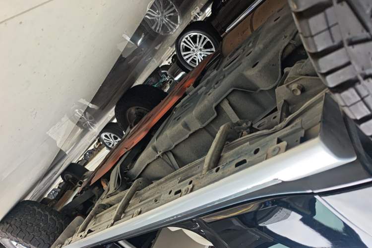 Used Mitsubishi Pajero 2019 V97 3.8L 5-Door GLS Middle East Edition Right Side Sill