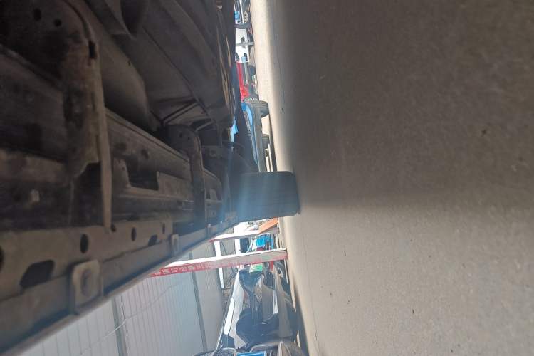 Used Mitsubishi Pajero 2019 V97 3.8L 5-Door GLS Middle East Edition Right Side Sill