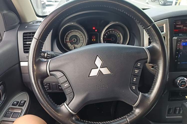 Used Mitsubishi Pajero 2019 3.0L Automatic Comfort Edition Steering Wheel