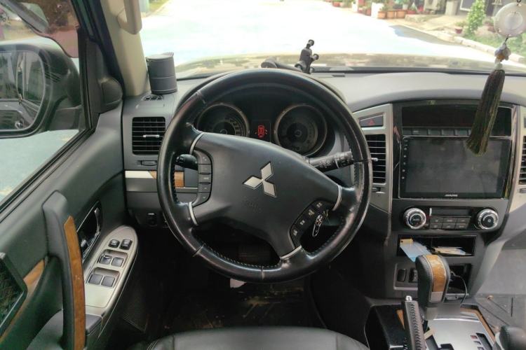 Used Mitsubishi Pajero 2019 3.0L Automatic Luxury Edition Steering Wheel