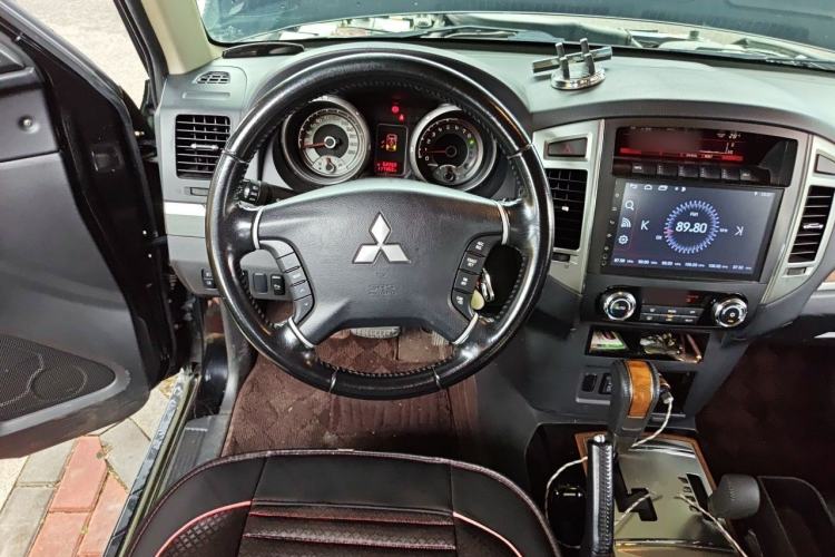 Used Mitsubishi Pajero 2019 3.0L Automatic Comfort Edition Steering Wheel