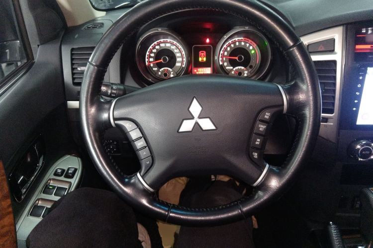 Used Mitsubishi Pajero 2019 3.0L Automatic Comfort Edition Steering Wheel