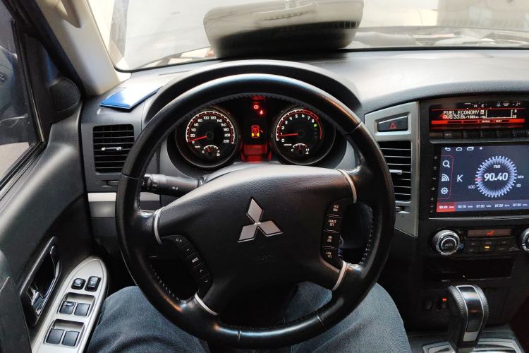 Used Mitsubishi Pajero 2019 3.0L Automatic Standard Edition Steering Wheel
