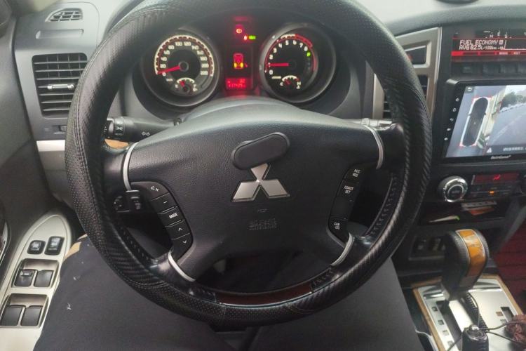 Used Mitsubishi Pajero 2019 3.0L Automatic Prestige Edition Steering Wheel