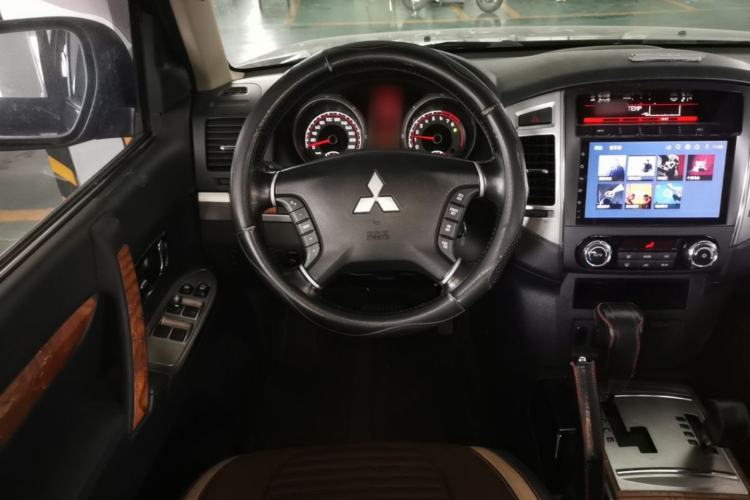 Used Mitsubishi Pajero 2019 3.0L Automatic Standard Edition Steering Wheel