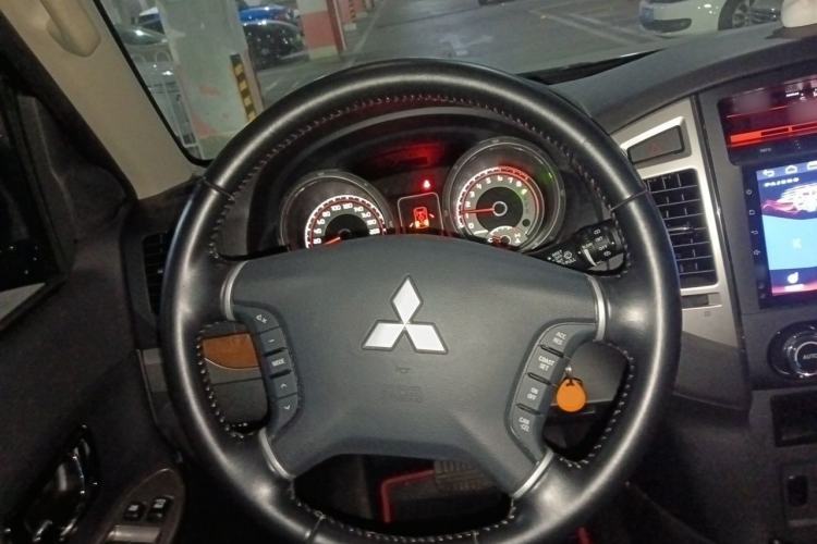 Used Mitsubishi Pajero 2019 3.0L Automatic Comfort Edition Steering Wheel