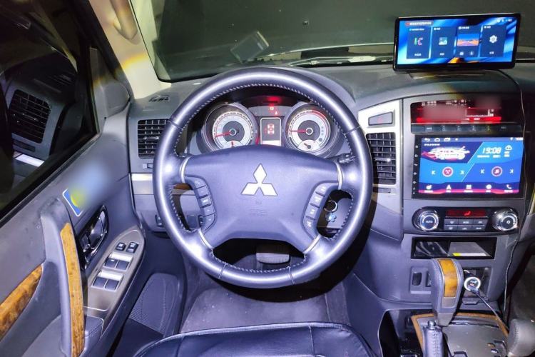 Used Mitsubishi Pajero 2019 3.0L Automatic Comfort Edition Steering Wheel