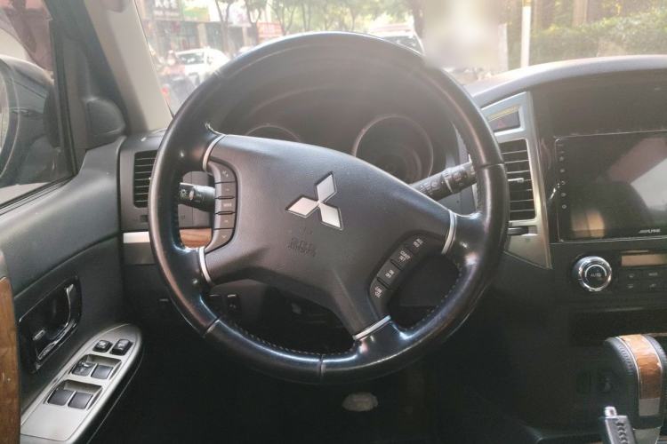 Used Mitsubishi Pajero 2019 3.0L Automatic Luxury Edition Steering Wheel
