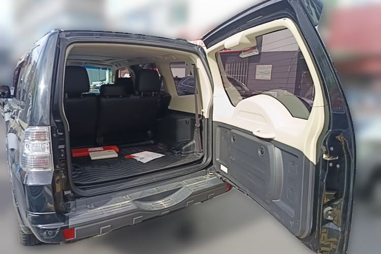 Used Mitsubishi Pajero 2019 3.0L Automatic Comfort Edition Trunk