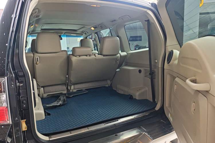Used Mitsubishi Pajero 2019 V97 3.8L 5-Door GLS Middle East Edition Trunk