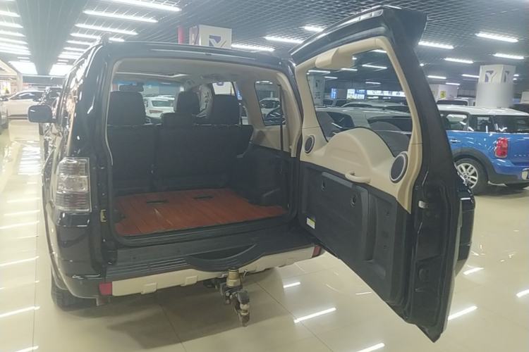 Used Mitsubishi Pajero 2019 V97 3.8L 5-Door GLS Middle East Edition Trunk