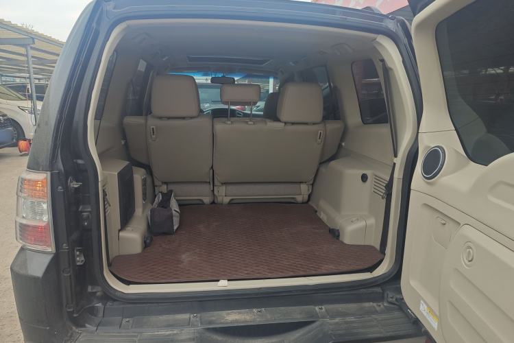 Used Mitsubishi Pajero 2019 V97 3.8L 5-Door GLS Middle East Edition Trunk