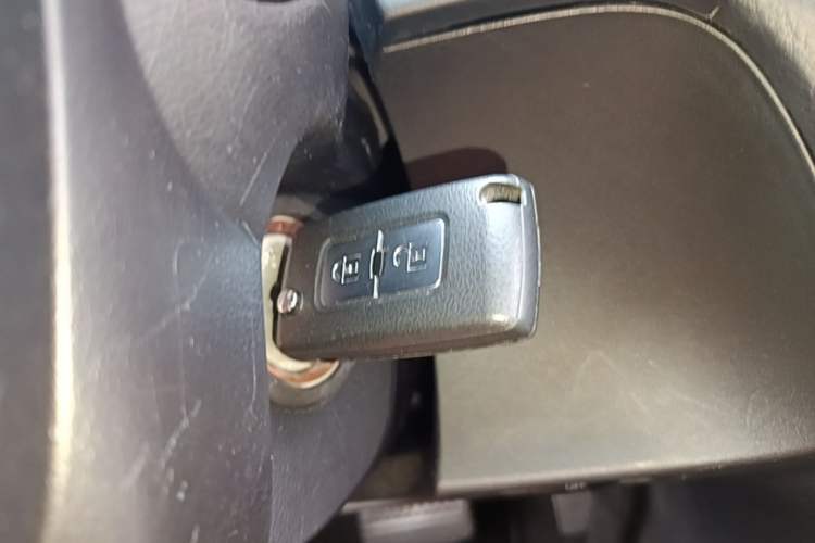 Used Mitsubishi Pajero 2019 3.0L Automatic Comfort Edition Vehicle Key