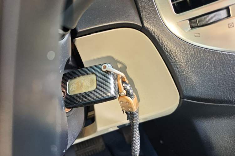 Used Mitsubishi Pajero 2019 V97 3.8L 5-Door GLS Middle East Edition Vehicle Key