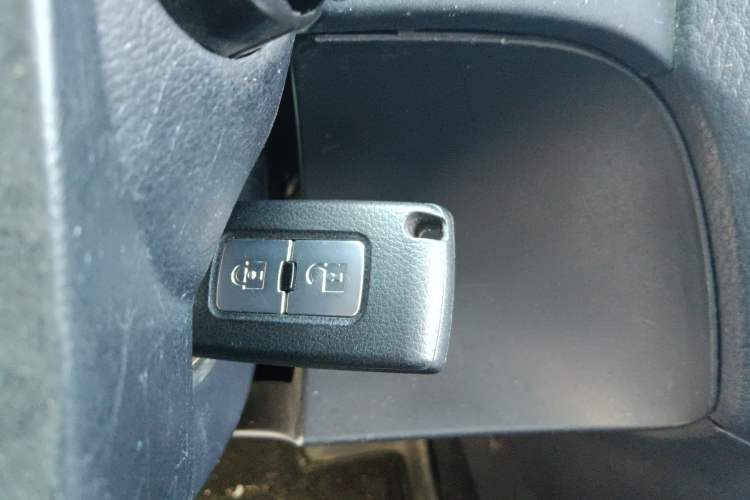 Used Mitsubishi Pajero 2019 3.0L Automatic Standard Edition Vehicle Key