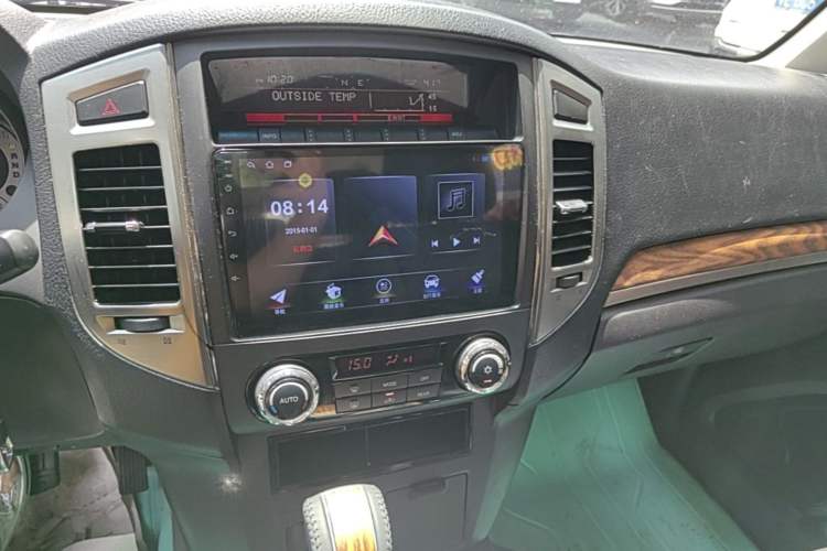 Used Mitsubishi Pajero 2019 3.0L Automatic Comfort Edition Audio And AC Panel