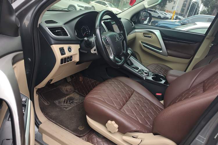 Used Mitsubishi Pajero 2019 3.0L Automatic Standard Edition Driver Seat