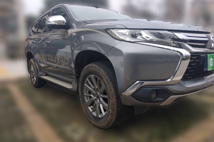 Used Mitsubishi Pajero 2019 3.0L Automatic Standard Edition Front Right 45 Deg