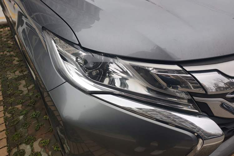 Used Mitsubishi Pajero 2019 3.0L Automatic Standard Edition Right Front Headlight