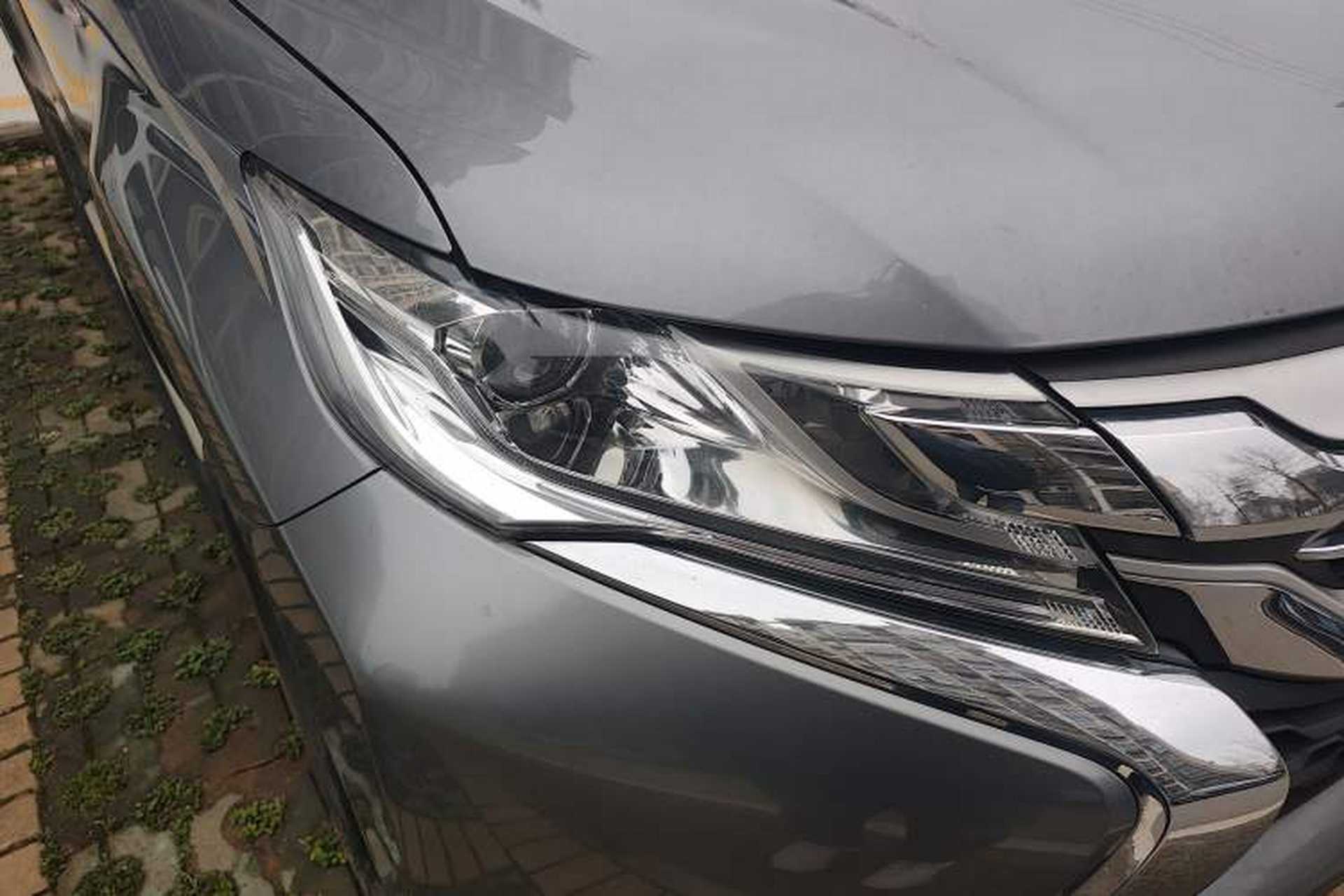 Used Mitsubishi Pajero 2019 3.0L Automatic Standard Edition Right Front Headlight