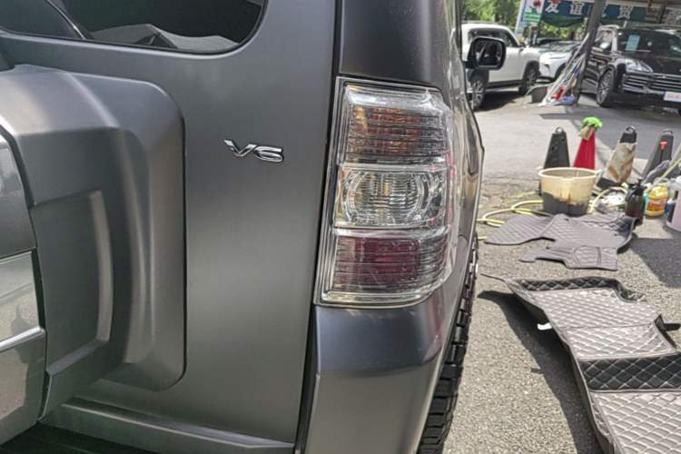 Used Mitsubishi Pajero 2019 3.0L Automatic Comfort Edition Right Rear Taillight