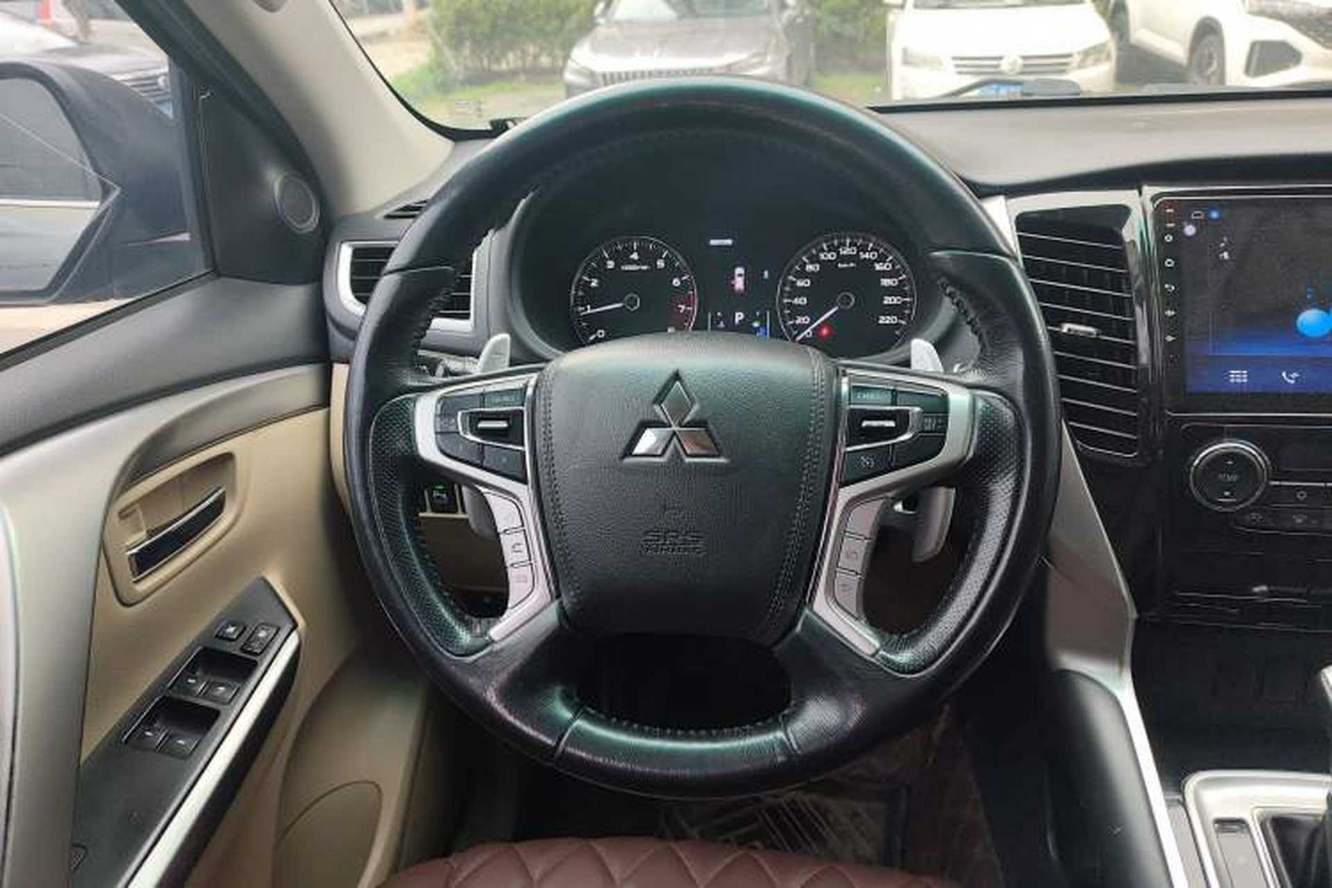 Used Mitsubishi Pajero 2019 3.0L Automatic Standard Edition Steering Wheel