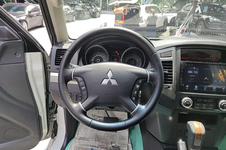 Used Mitsubishi Pajero 2019 3.0L Automatic Comfort Edition Steering Wheel