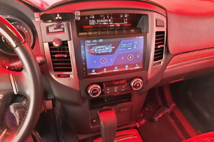 Used Mitsubishi Pajero 2019 3.0L Automatic Prestige Edition Audio And AC Panel