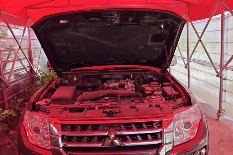 Used Mitsubishi Pajero 2019 3.0L Automatic Prestige Edition Engine Bay