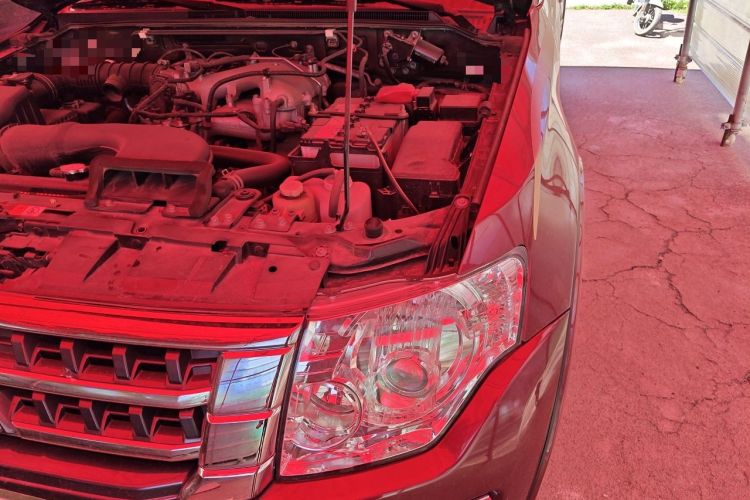 Used Mitsubishi Pajero 2019 3.0L Automatic Prestige Edition Engine Bay Left