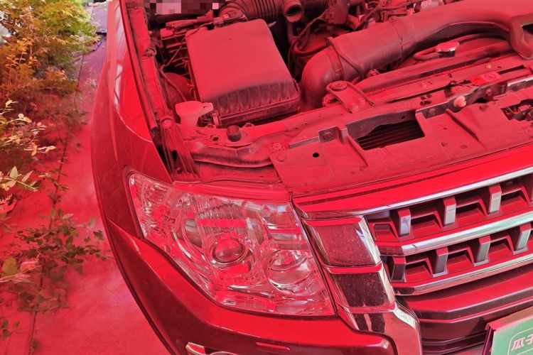 Used Mitsubishi Pajero 2019 3.0L Automatic Prestige Edition Engine Bay Right