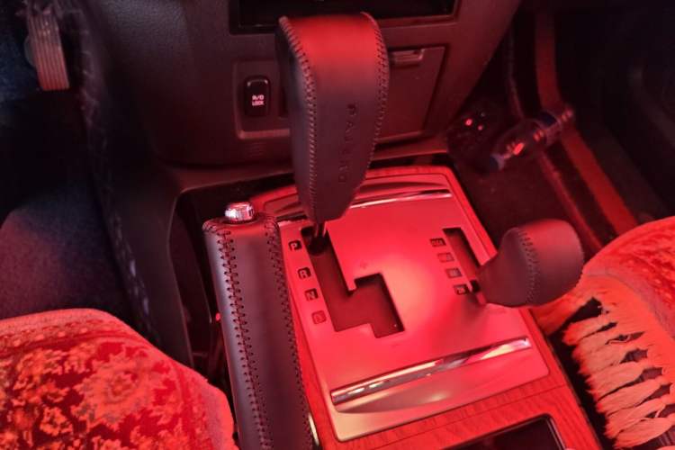 Used Mitsubishi Pajero 2019 3.0L Automatic Prestige Edition Gear Lever
